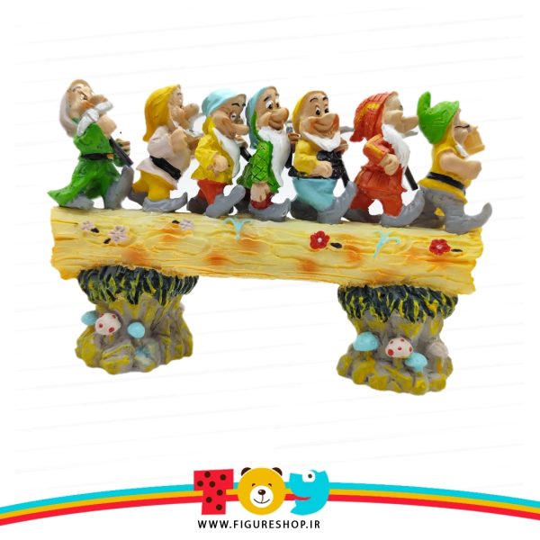 فیگور ۷ کوتوله بر روی تنه درخت طرح جیم شور